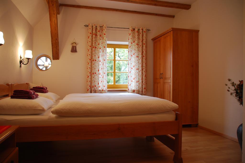Farm Stay Rotovnik - Plesnik سلوفينج غرادتس الغرفة الصورة